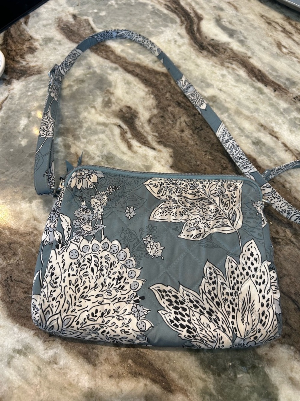 Vera Bradley triple compartment Crossbody in tiger lily blue has stains GUC - Picture 8 of 9